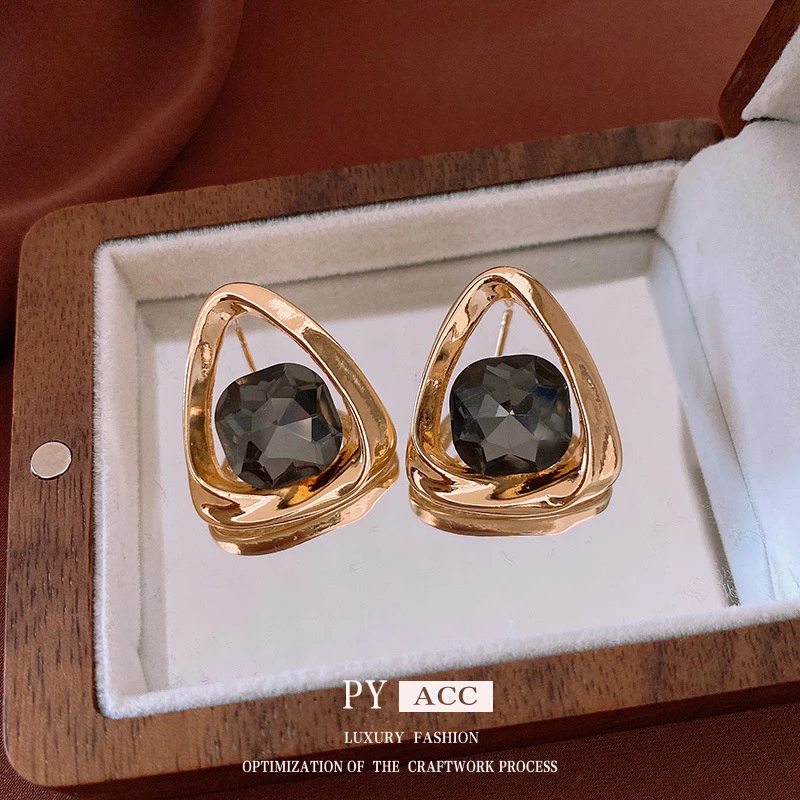PY银针镶钻几何三角形耳环新款小众时尚耳钉高级感百搭气质耳饰