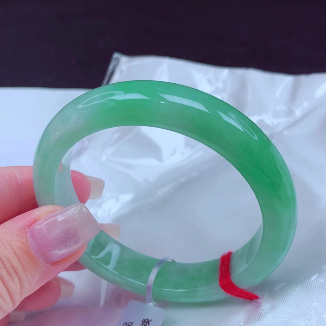 翡翠手镯未镶嵌手镯88