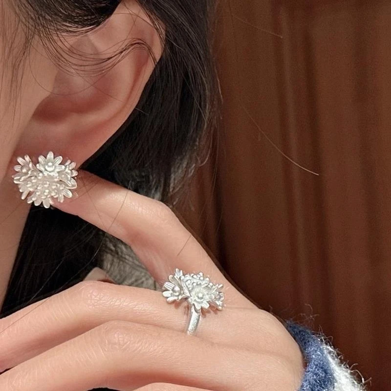 铜合金锆石耳饰 韩系气质中古风饱满雏菊小花耳钉百搭ins高级感耳