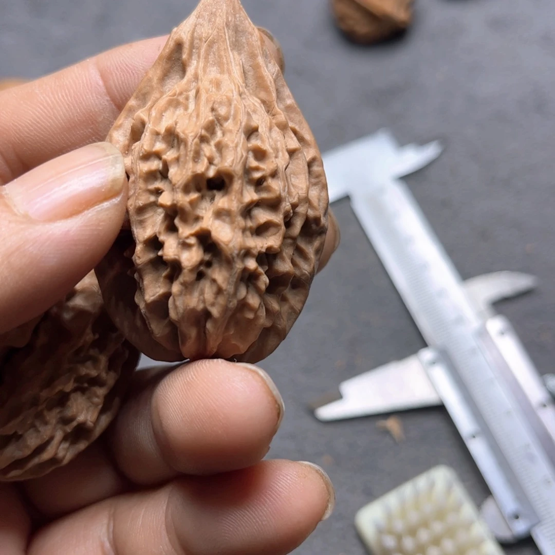 鸡***校吊坠文玩核桃红缨枪