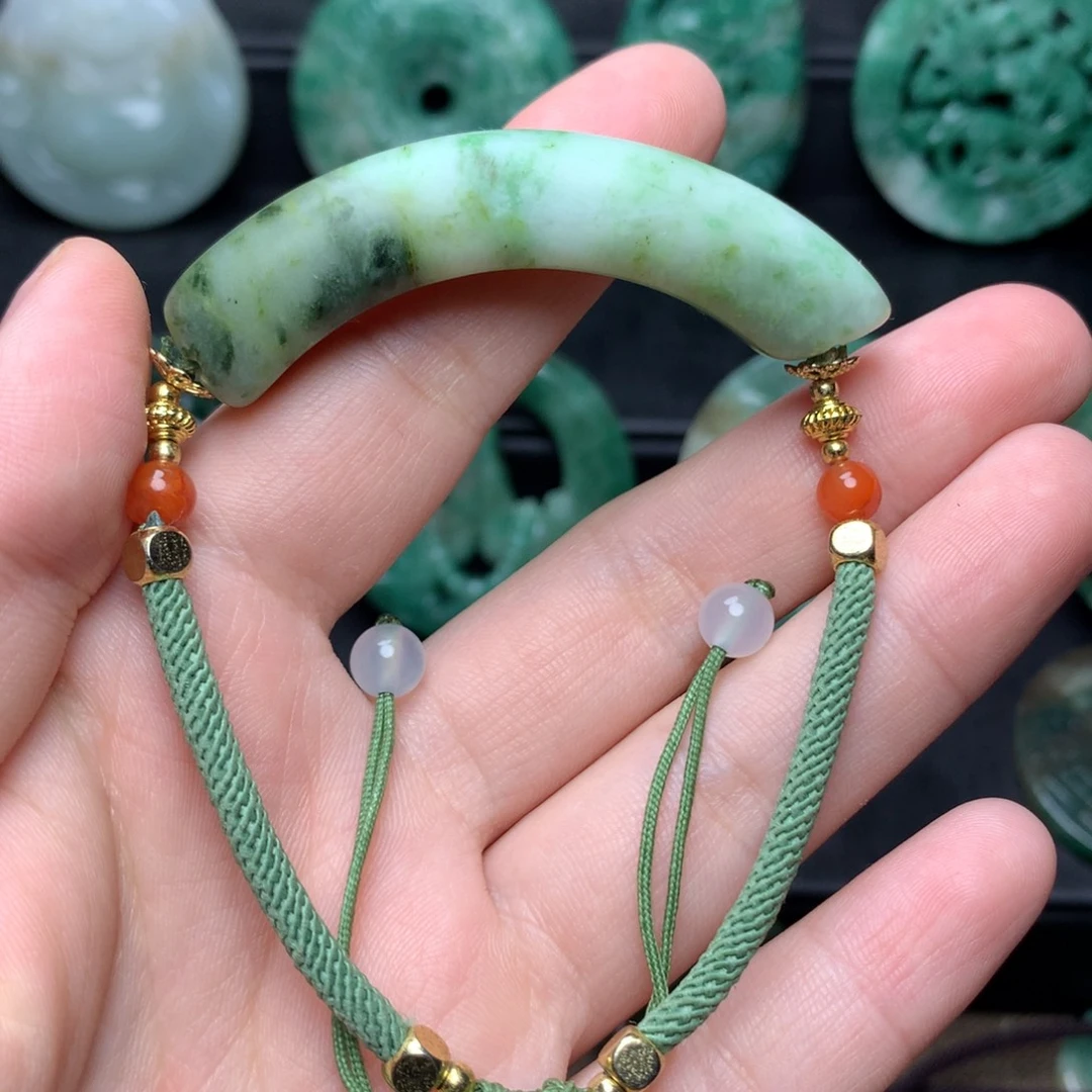 独山玉未镶嵌颈饰