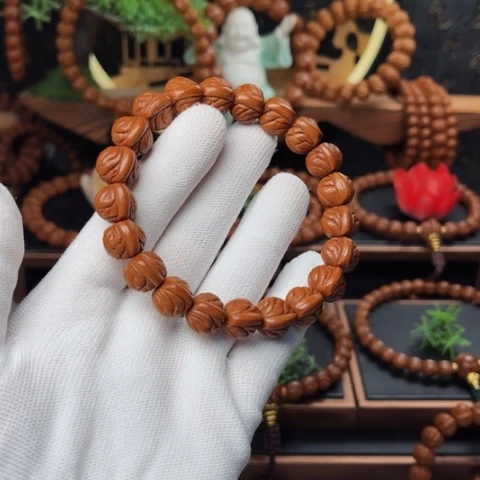 吊坠桃核12玉龙脊手串