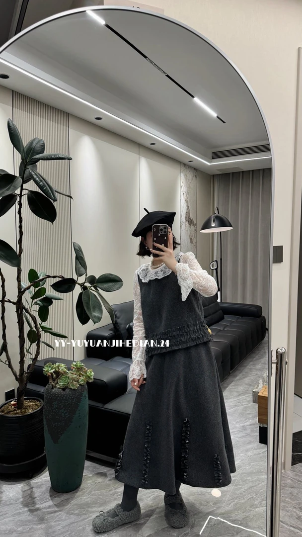 法式早春新款木耳边马甲➕半身裙➕蕾丝衫显瘦遮肉三件套套装