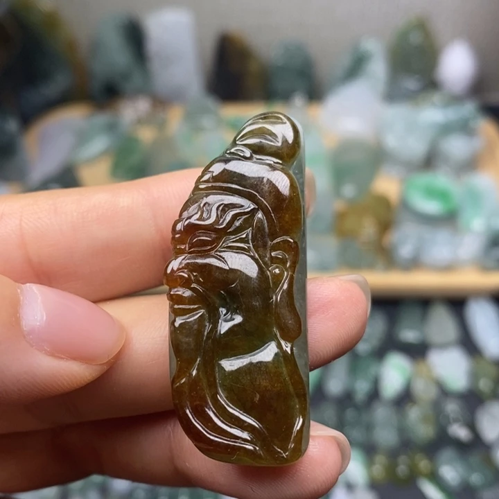 翡翠未镶嵌颈饰关公