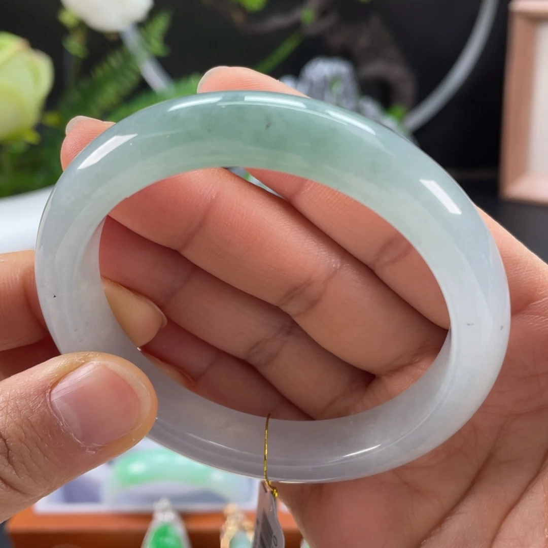 翡翠手镯未镶嵌半山水泥鳅背