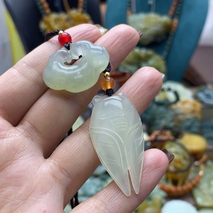 蛇纹石玉未镶嵌颈饰