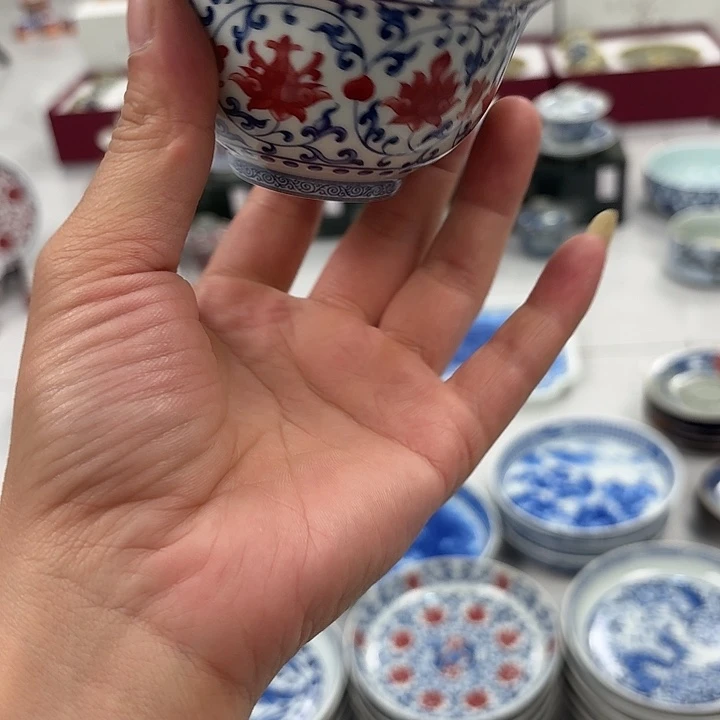 瓷片釉里红缠枝莲大压手杯景德镇