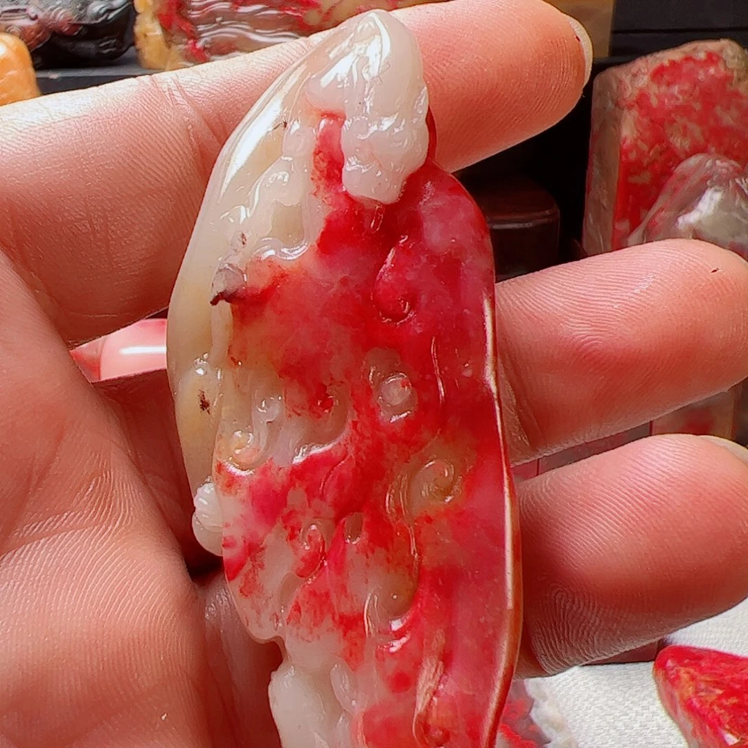 巴林石鸡血石手把件