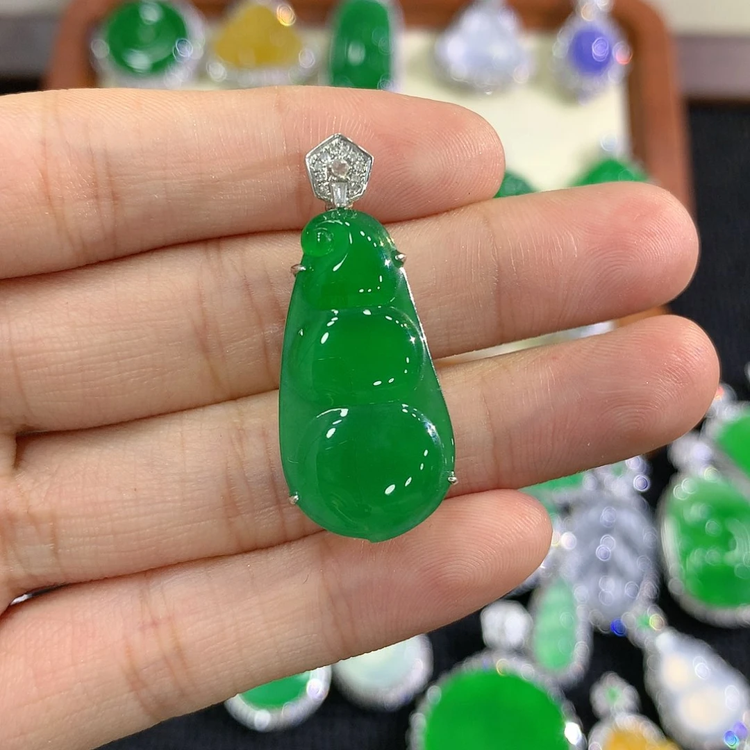 【闪购商品】吊坠(不含链)18K金镶嵌翡翠福豆