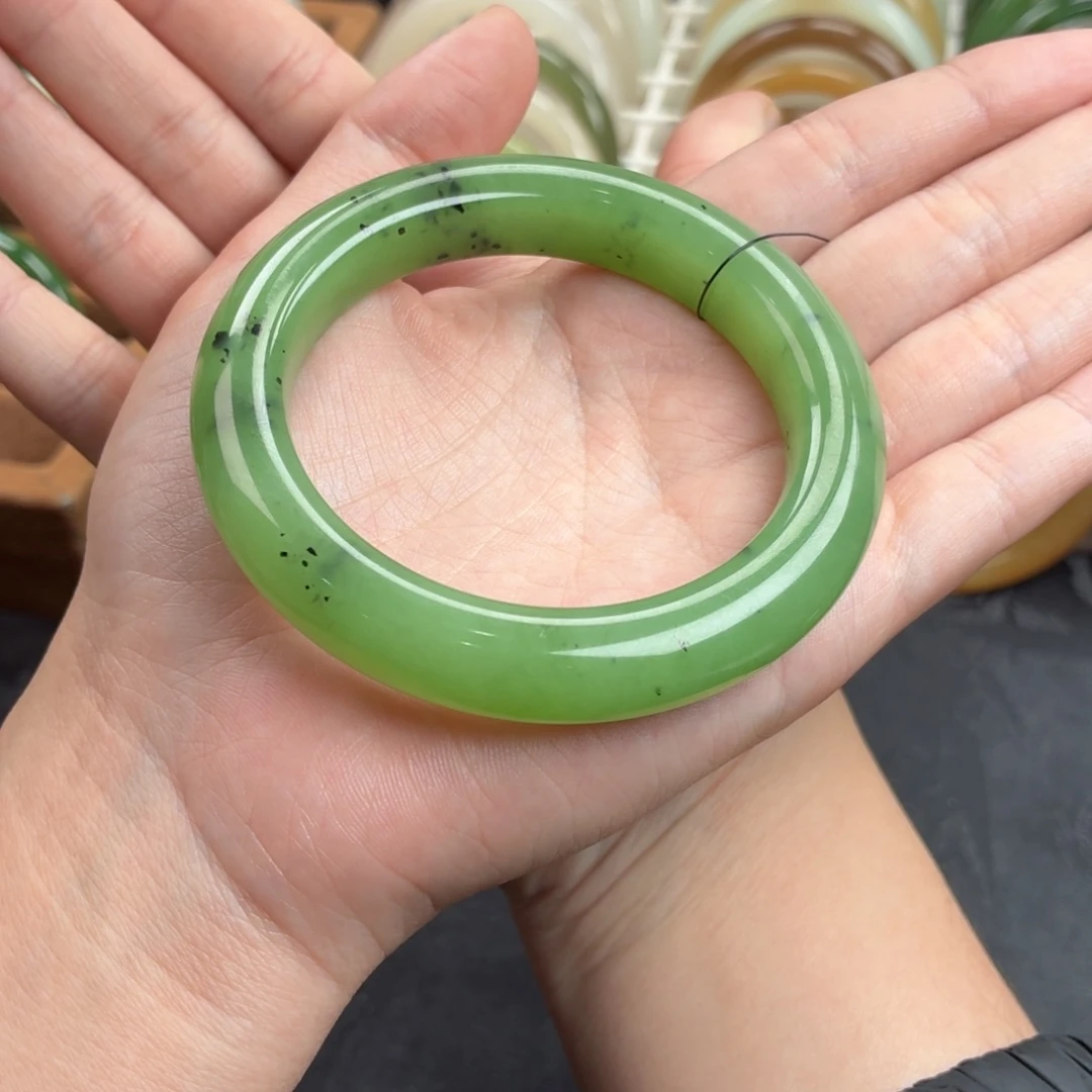 酷***乐和田玉未镶嵌手镯