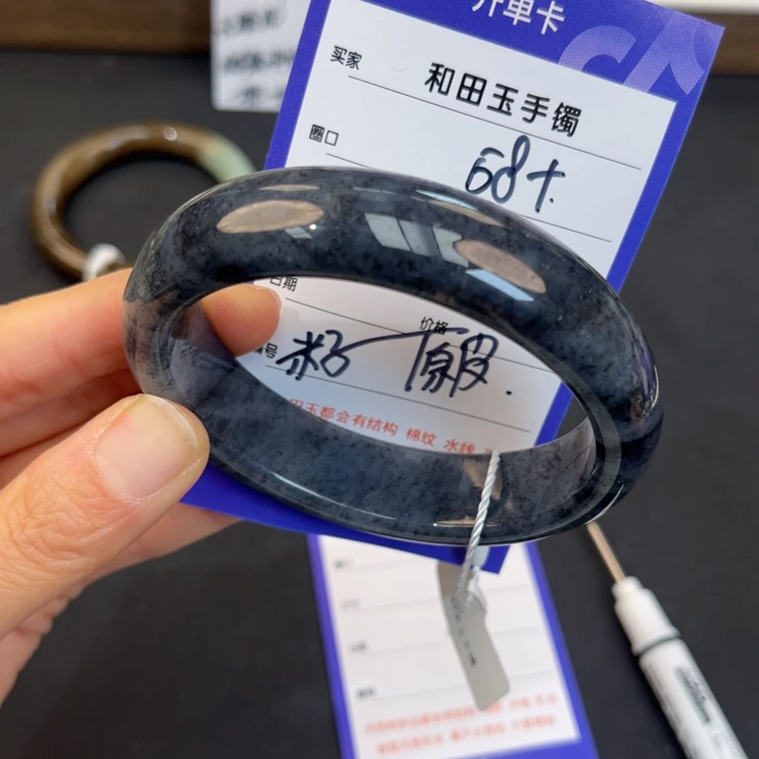 和田玉未镶嵌手镯
