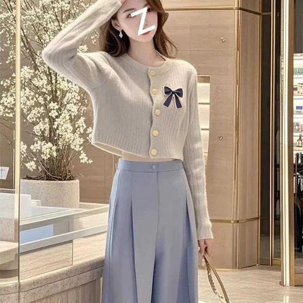 今年流行高级感女装富家千金感穿搭小香风灰色针织上衣春秋装短款