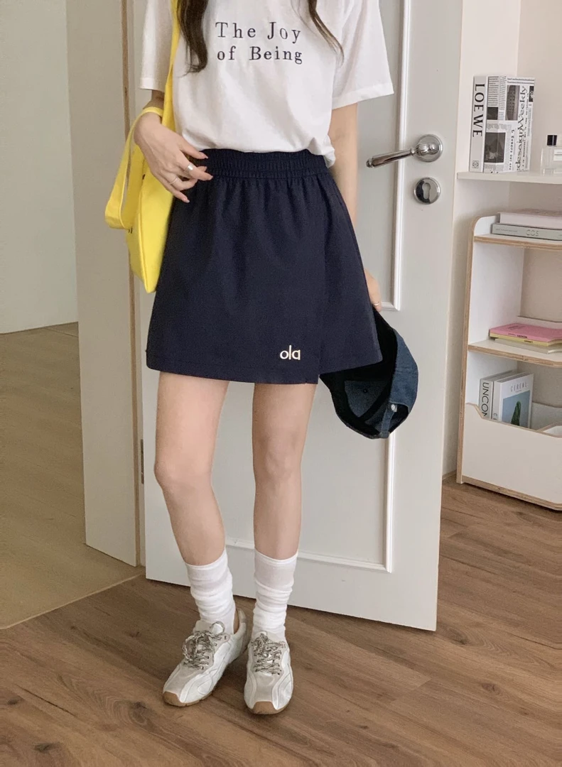 2025夏季新款简约气质薄款三分短裤纯色刺绣拼接设计感短裤女