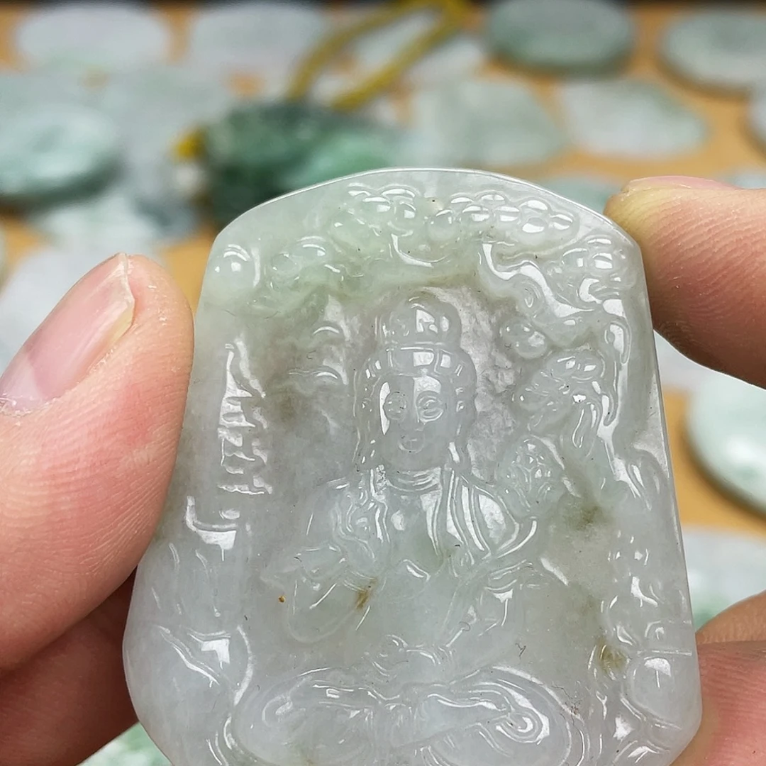 翡翠未镶嵌颈饰大势至