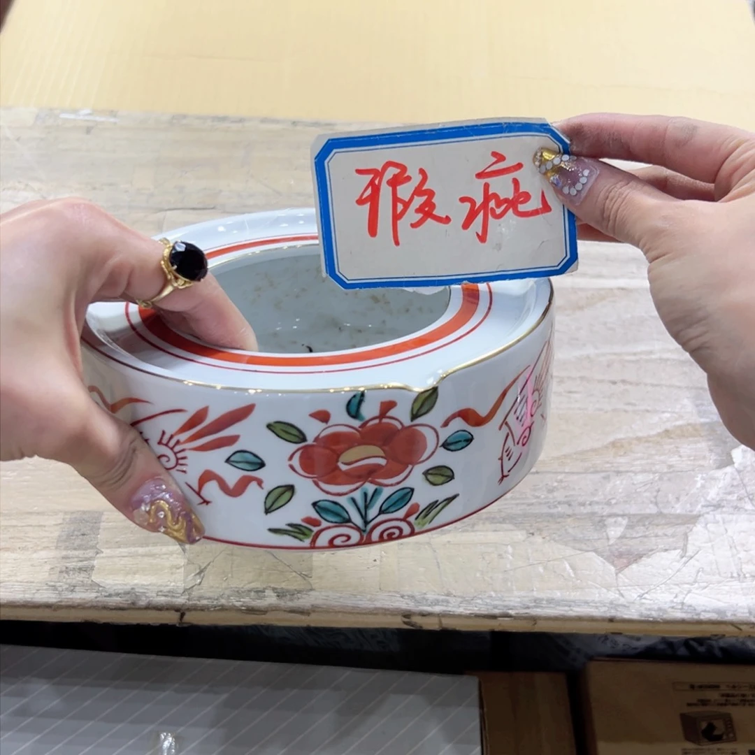 瓷片陶瓷艺术家们将自己与
