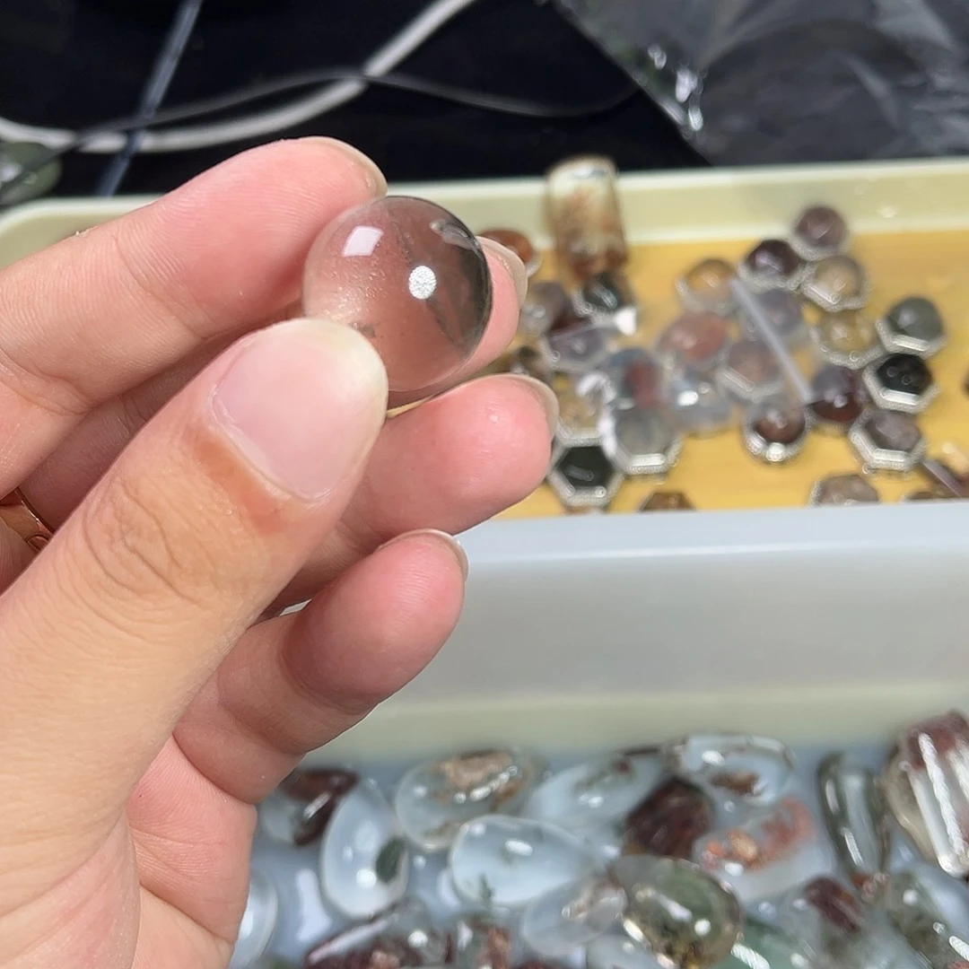 卿***昭银S925镶嵌颈饰水晶111