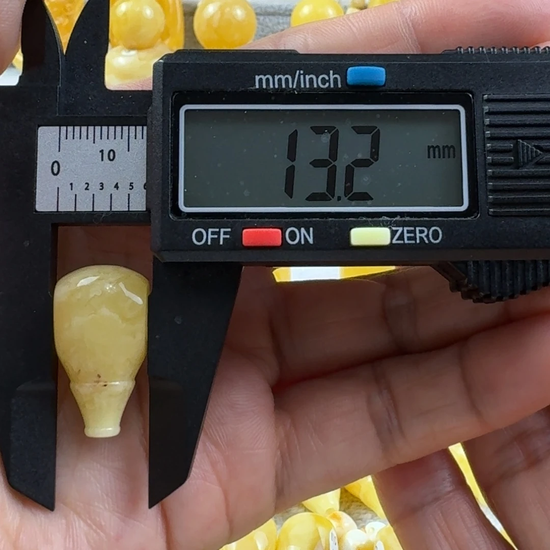 蜜蜡未镶嵌裸石31杂