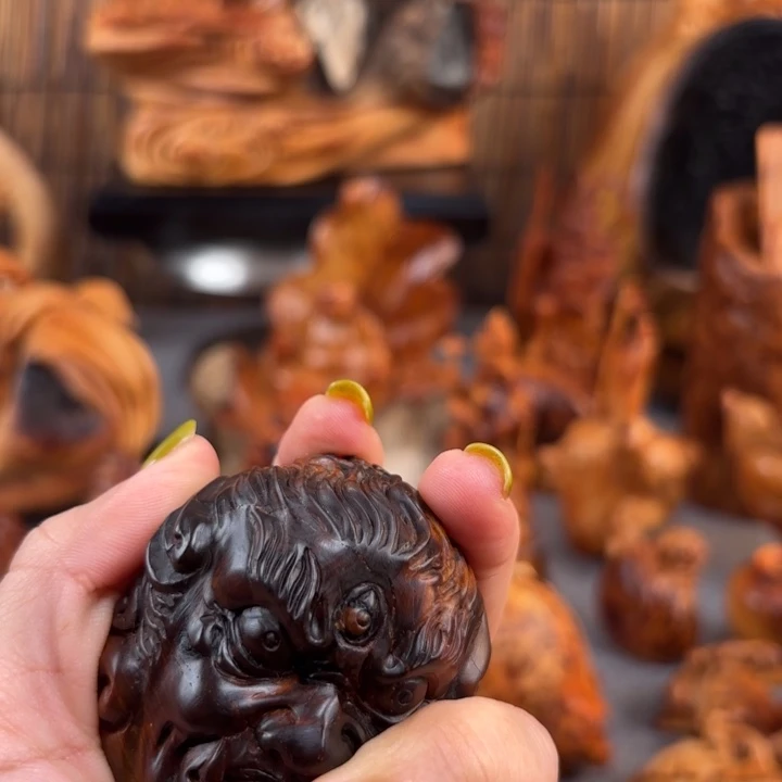 林***宇太行崖柏手把件的设计和制作