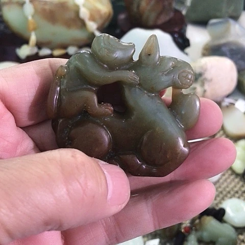 和田玉未镶嵌把件