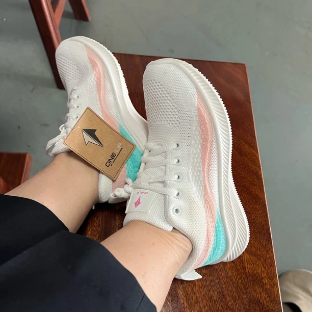 孤品：外贸原单孤品跑鞋女段白色