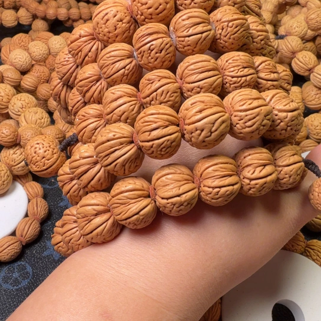 桃核吊坠磨盘大手持