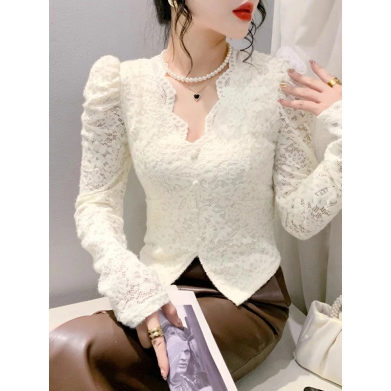 W蕾丝打底时尚大女主V领法式蕾丝2024秋百搭泡泡袖长袖上衣女显瘦