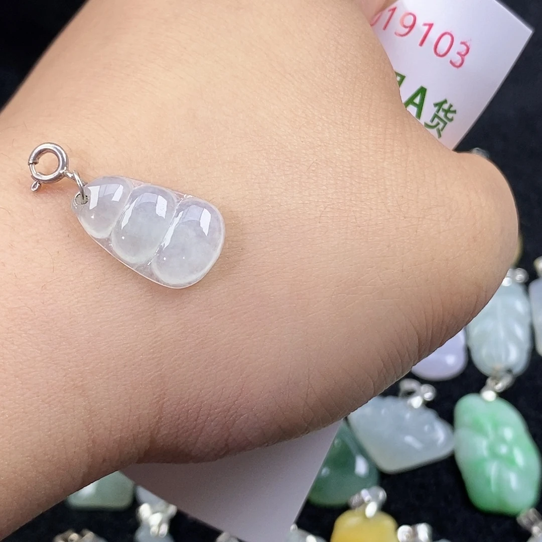 翡翠未镶嵌颈饰吊坠