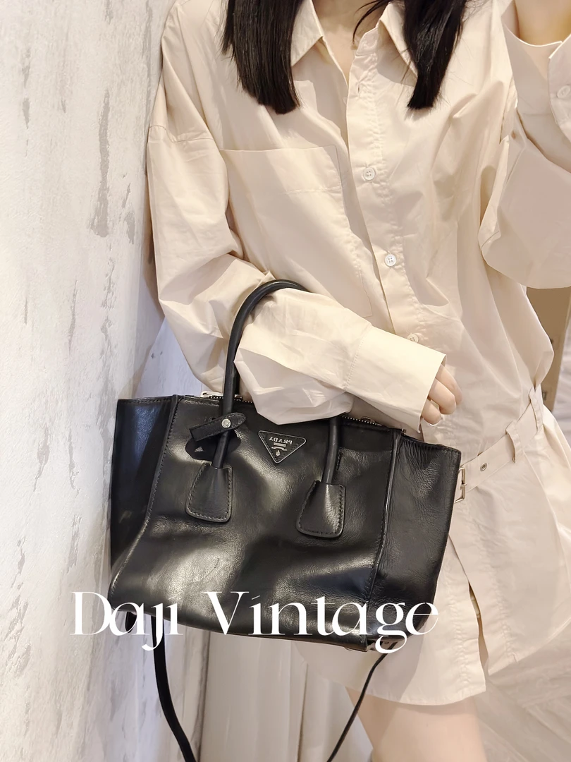 95新 Prada/普拉达 大吉中古/Prada普拉达黑银蝙蝠手提包