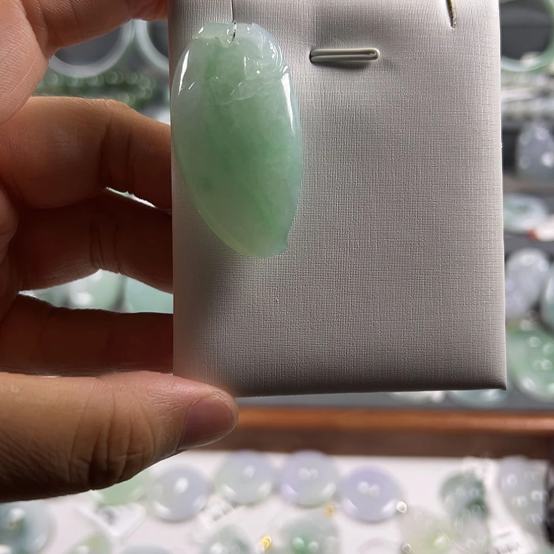 悠***哉翡翠未镶嵌颈饰翡翠挂件