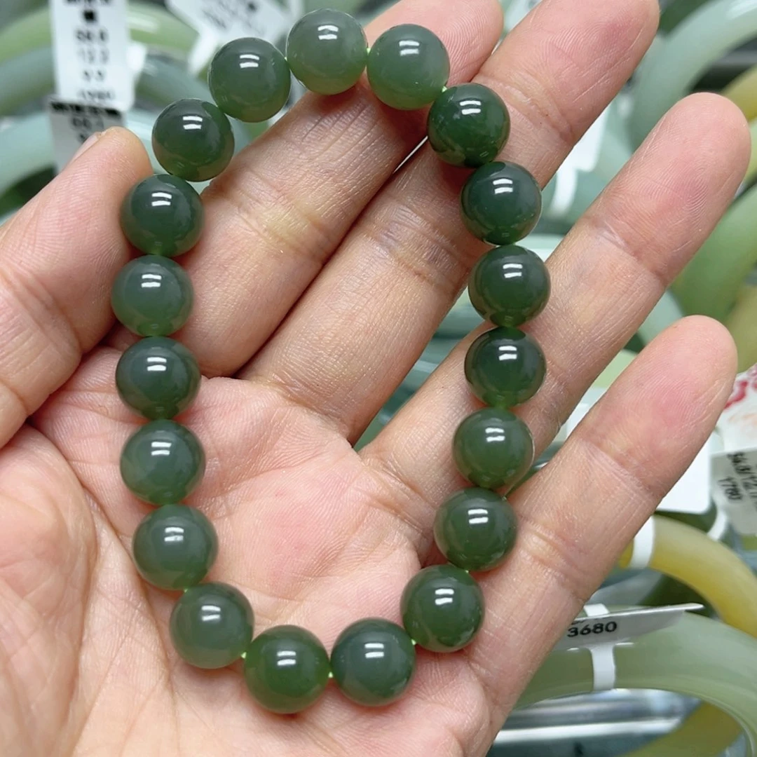 颈饰未镶嵌和田玉(碧玉)
