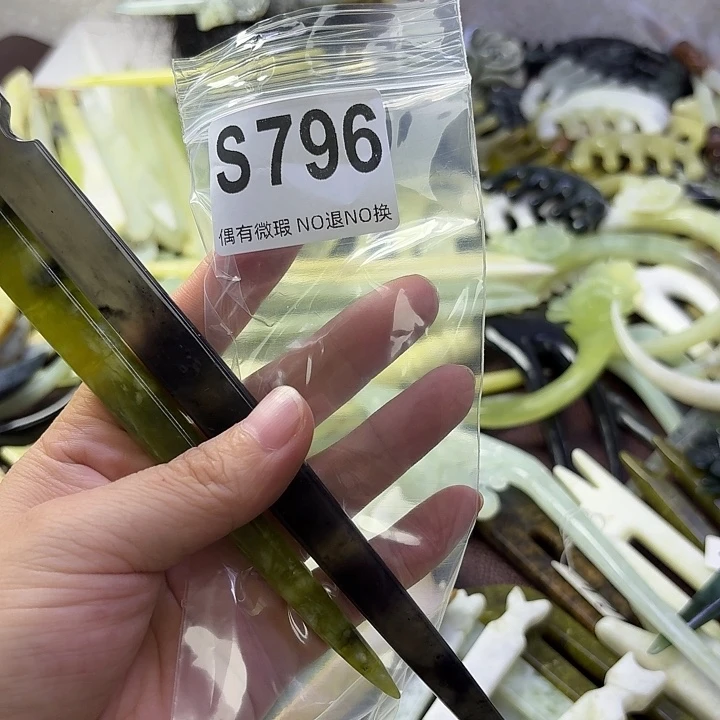 一***花蛇纹石玉合金发饰