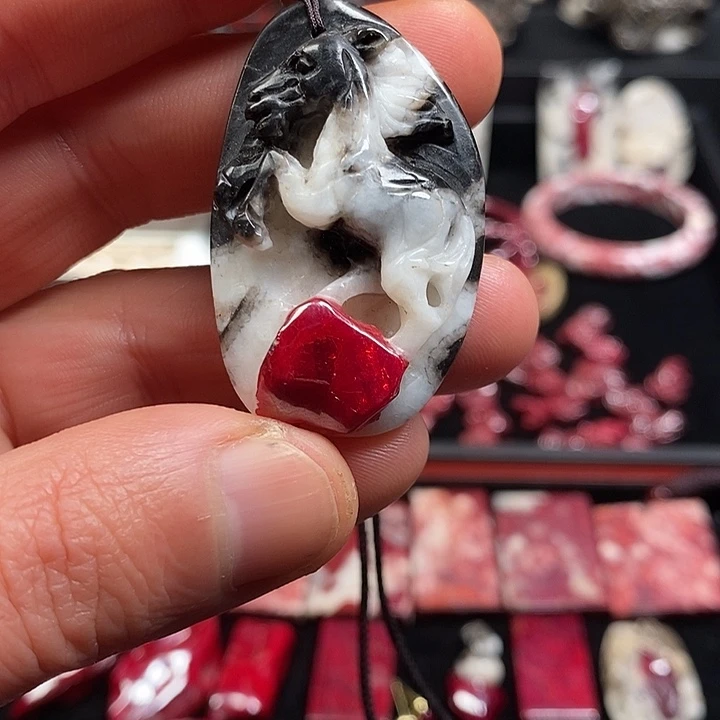 天然辰砂天然朱砂原石晶体雕刻 马