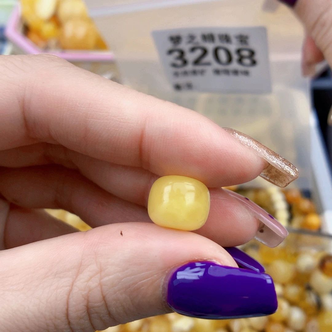 琥珀未镶嵌珠宝奇石11