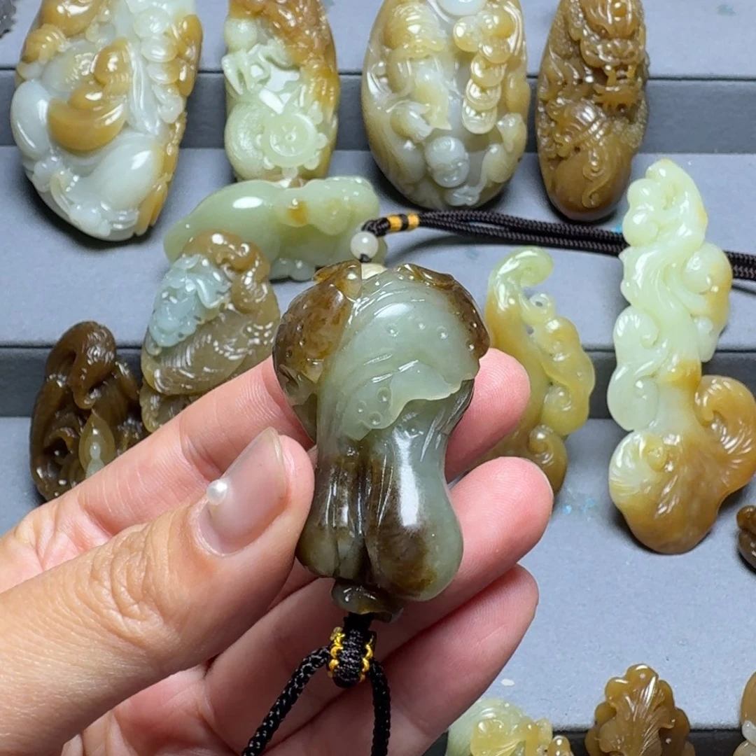 和田玉未镶嵌颈饰