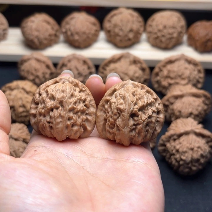 文玩核桃吊坠38三角白