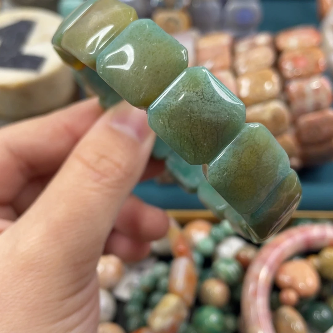 未镶嵌手镯硅化玉