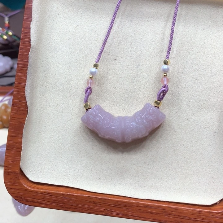 石英质玉颈饰未镶嵌好****版