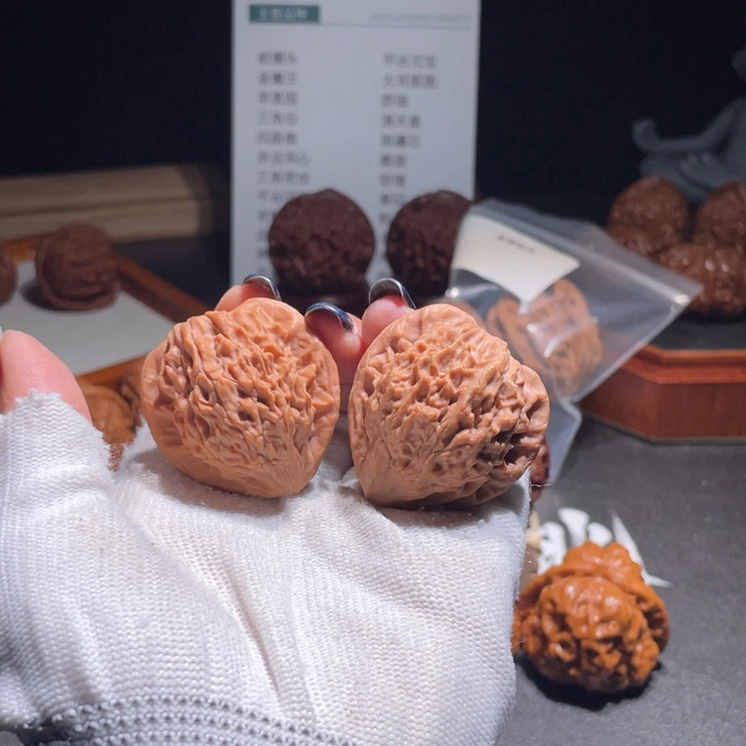 文玩核桃吊坠36.33七步沟公子帽2136