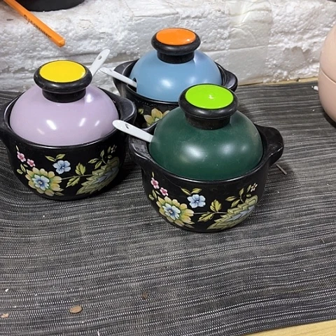 微瑕，不明火，口径10高度5默认发三个不同色盖子