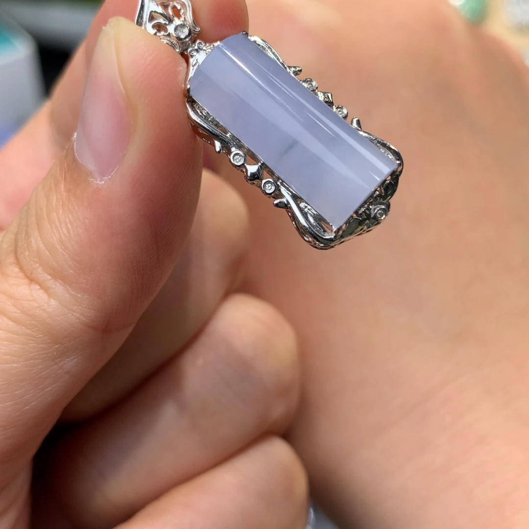 翡翠吊坠(不含链)18K金镶嵌紫罗兰无事牌