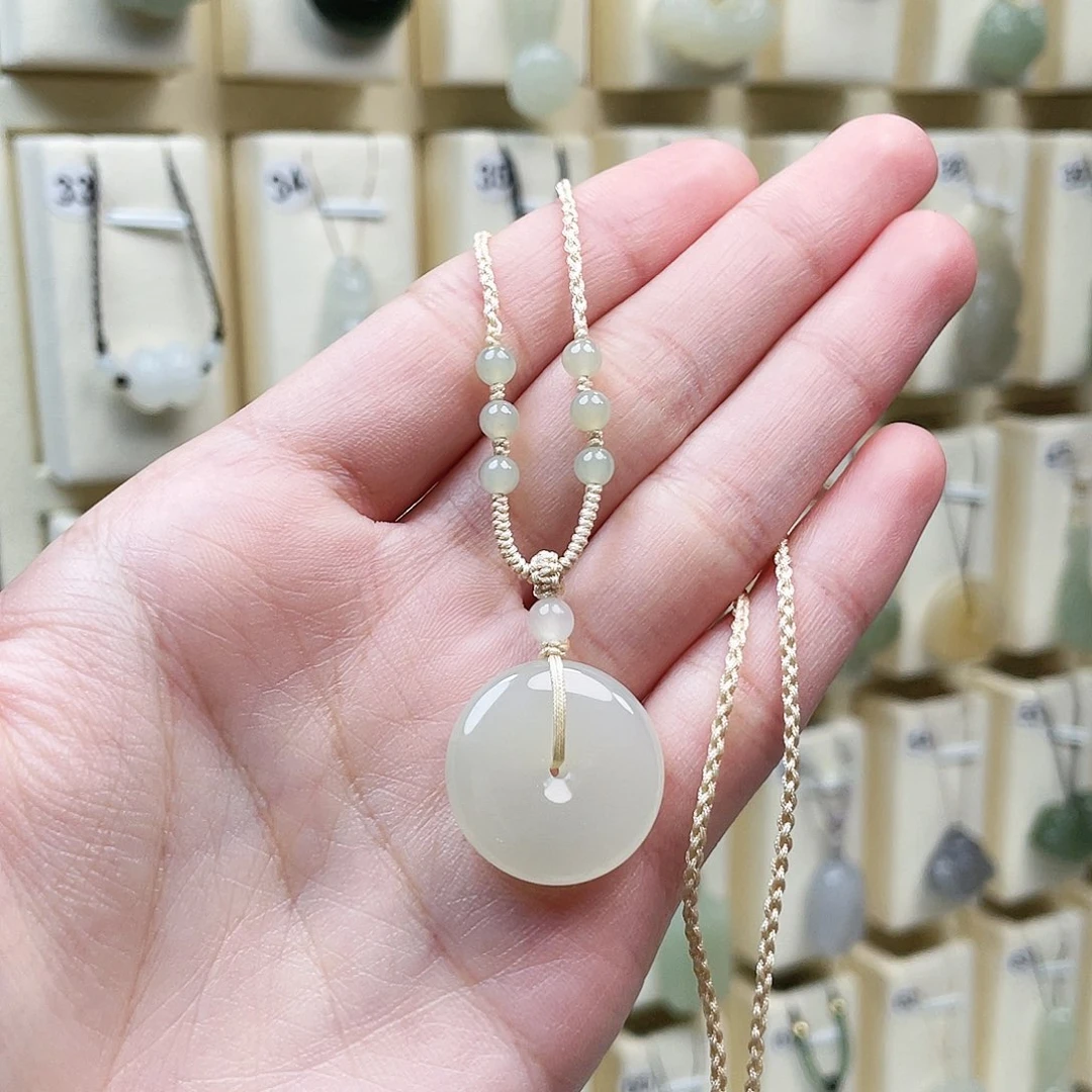 和田玉未镶嵌吊坠(赠链)