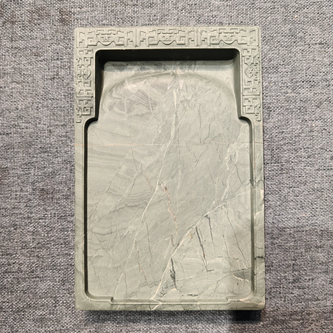 老坑洮砚，喇嘛崖老坑鸭头绿花边门字砚，尺寸14.8*9.8*1.8厘米