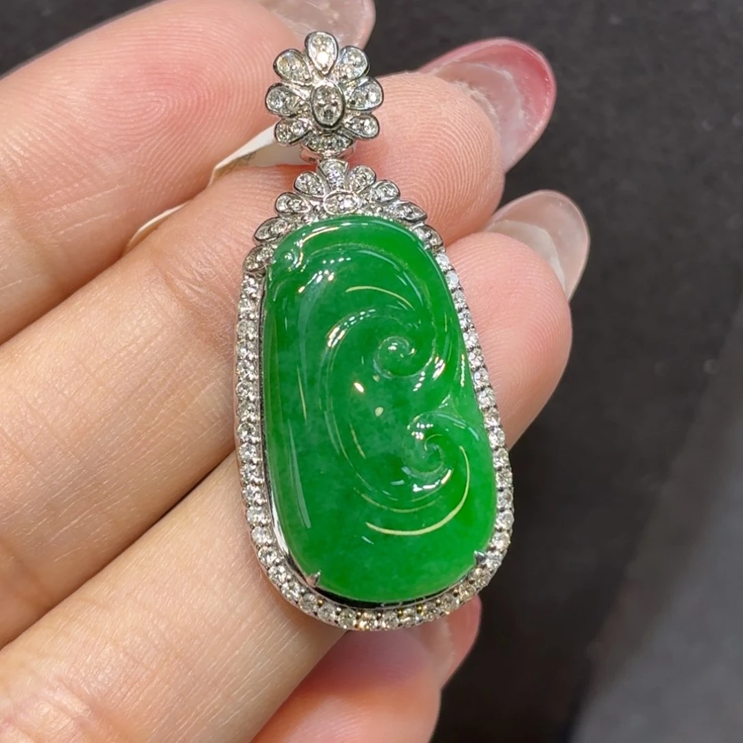 翡翠18K金镶嵌颈饰天然缅甸翡翠