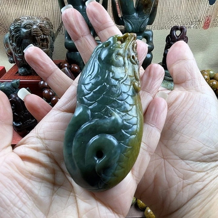 未镶嵌岫岩河磨玉（透闪石质玉）把件无**尊