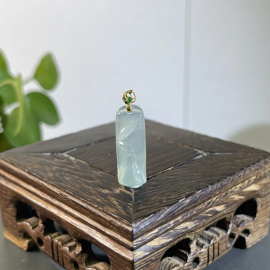 JSW05-44  天然缅甸A货翡翠  18K扣头节节高升