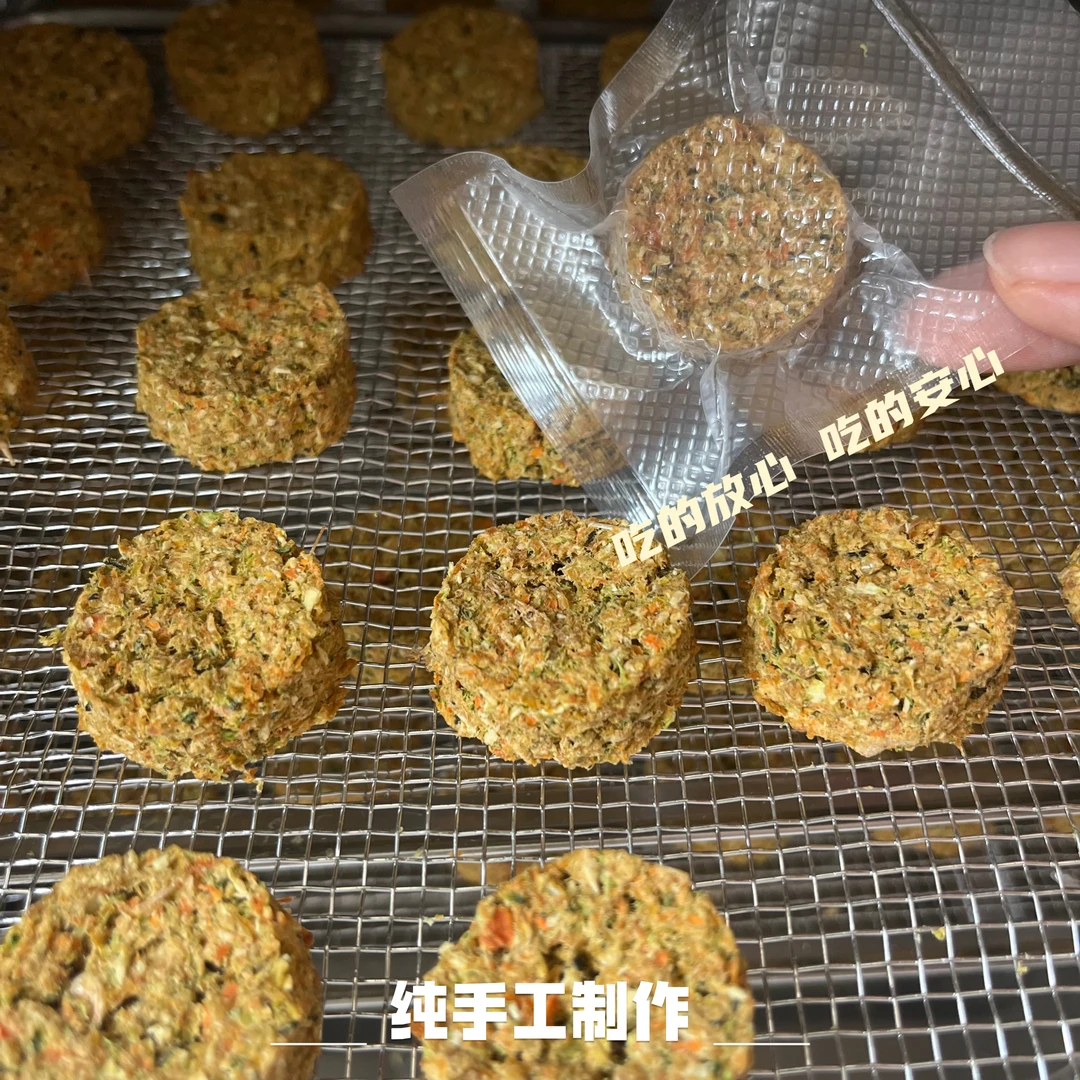 鼠鼠手工辅食饼 鸡胸肉 虾 西兰花 玉米 南瓜 卷心菜等食材