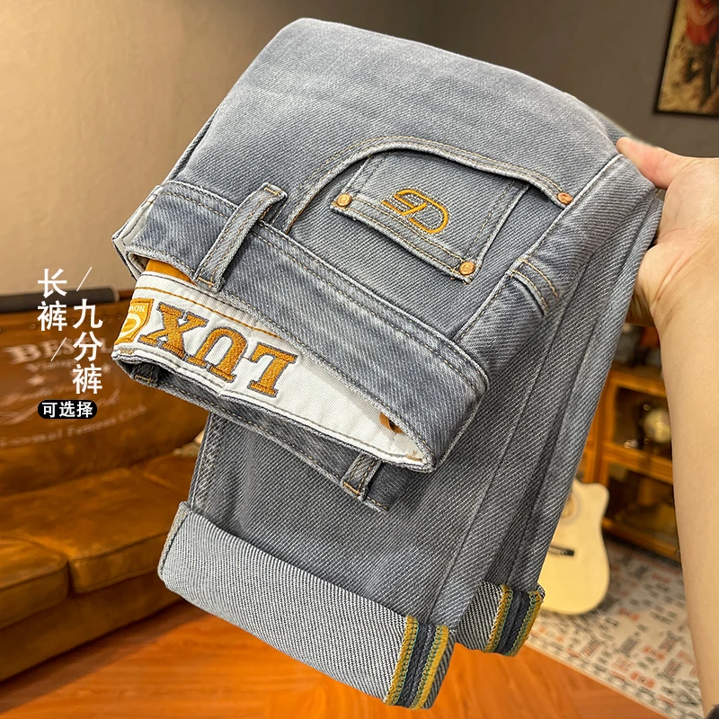 高级灰春秋款男士修身小直筒牛仔裤浅烟灰色绣花青年舒适微弹直筒