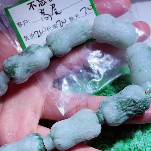 高***层翡翠未镶嵌颈饰缅甸