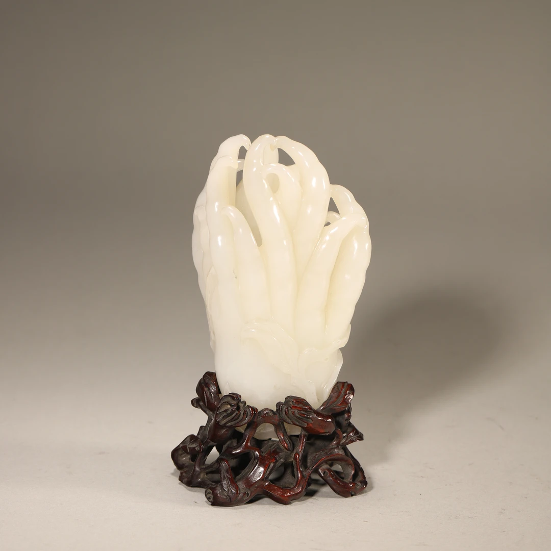 Lot24清代 和田白玉摆件