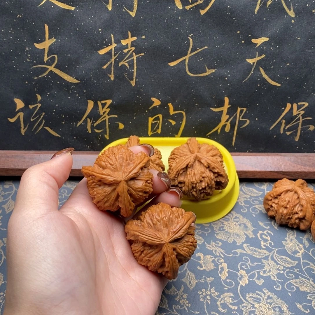 吊坠文玩核桃ˇ*白狮子